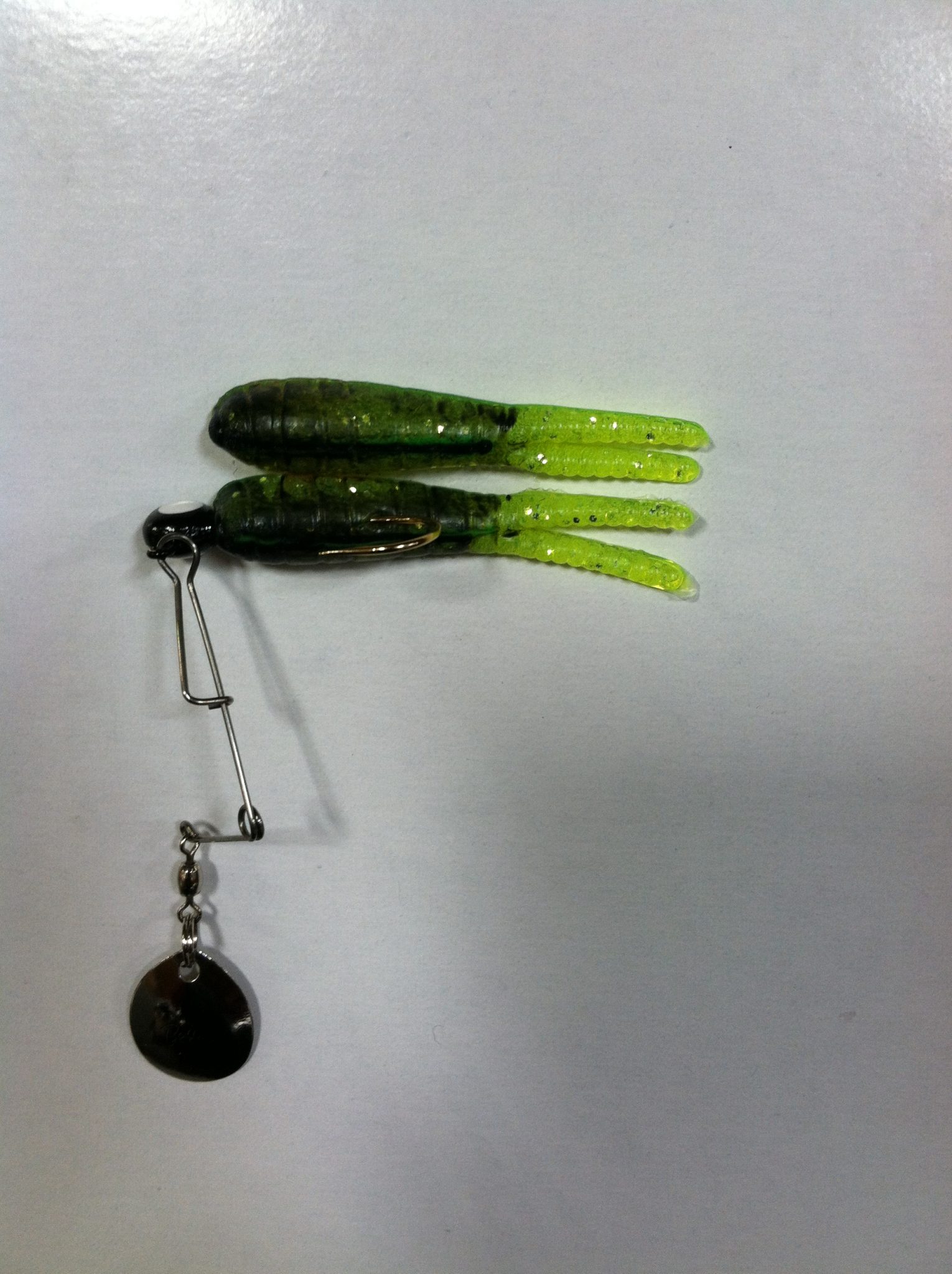 Photo 1(1) betts split tail spin 1/8 oz. w/ extra bait