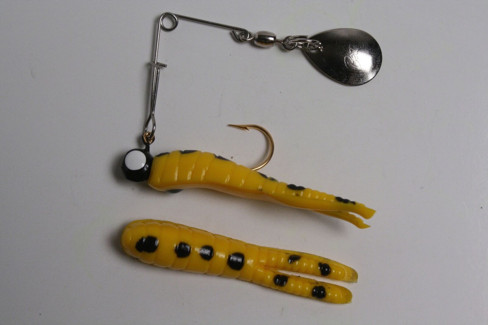 Betts Spin Split Tail Lure 2' 1-8 Oz Yellow And Black Spots#023ST31N Betts Spin Split Tail Lure 2" 1/8 Oz Yellow And Black Spots#023ST31N